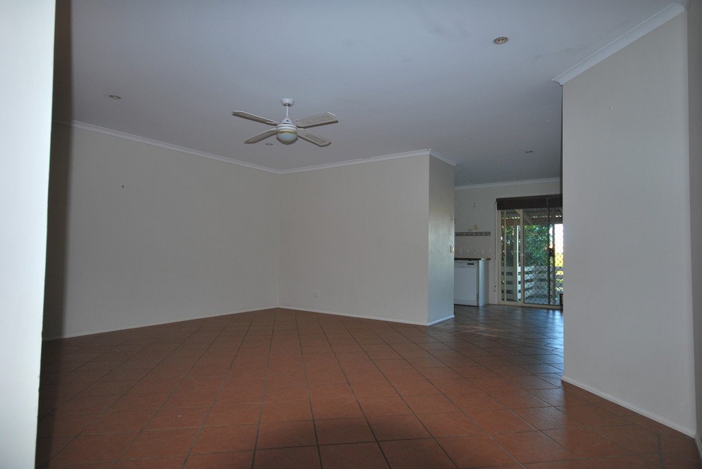 13 Southlake Drive VARSITY LAKES 4