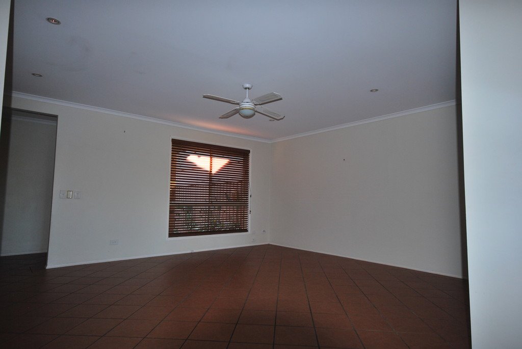 13 Southlake Drive VARSITY LAKES 5