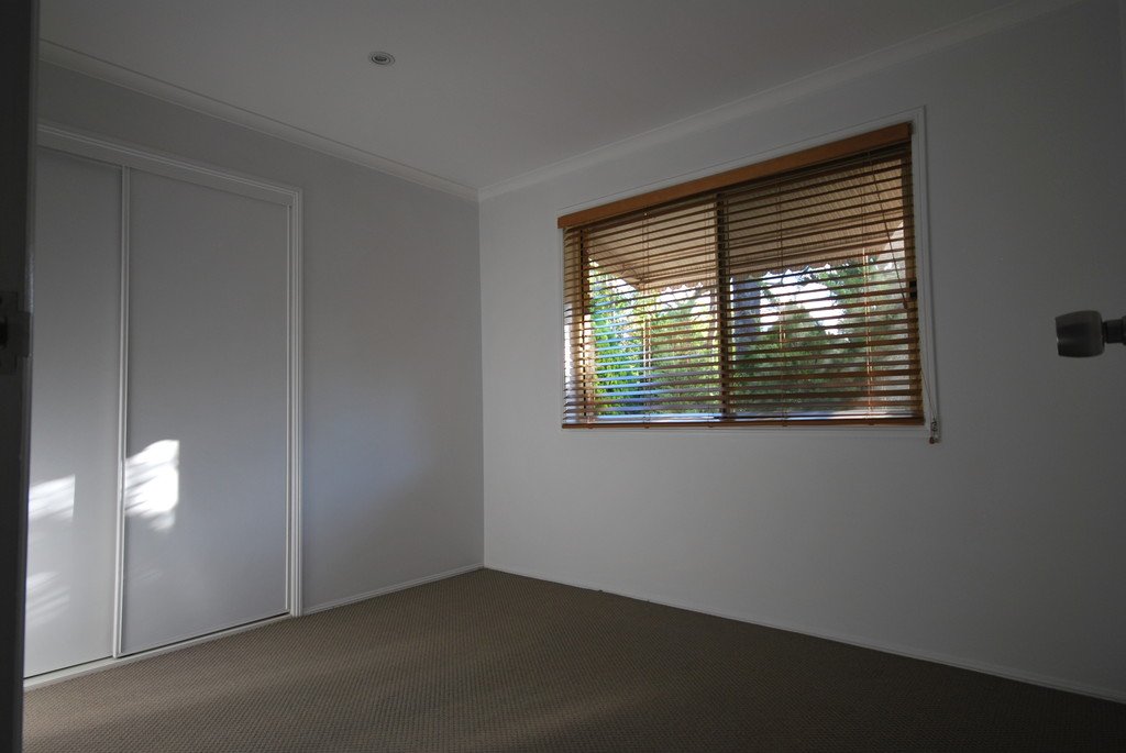 13 Southlake Drive VARSITY LAKES 6