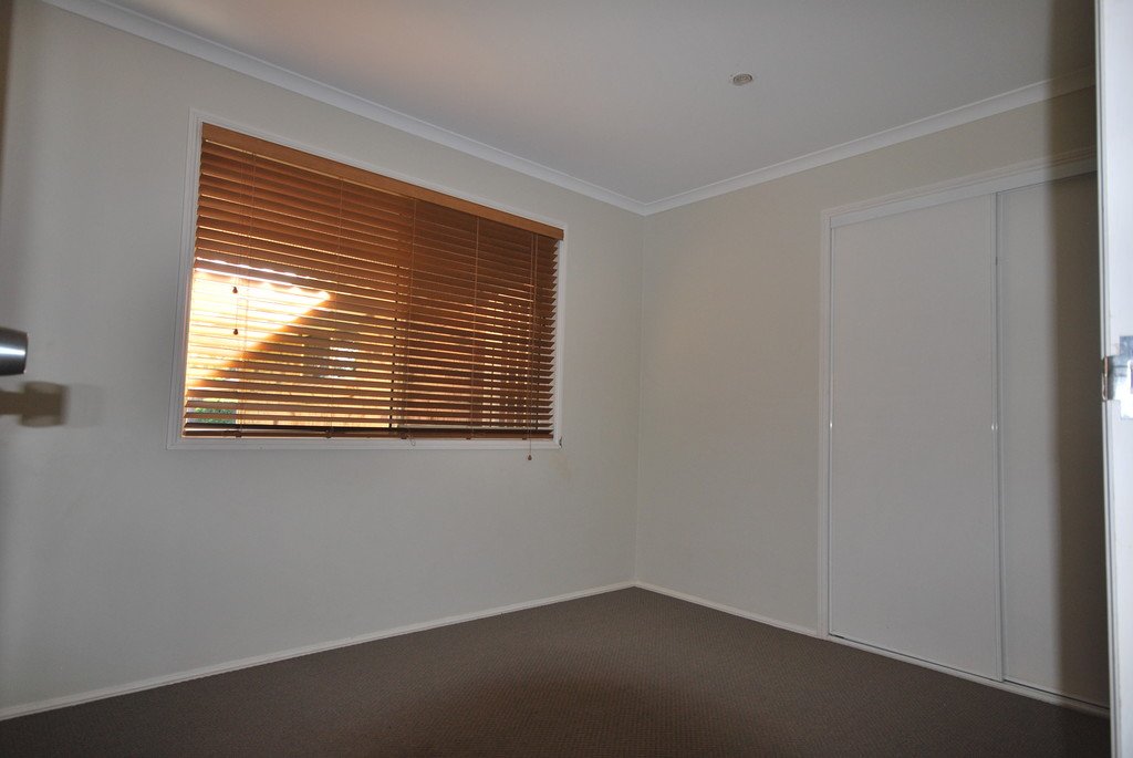 13 Southlake Drive VARSITY LAKES 7