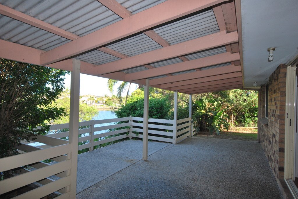 13 Southlake Drive VARSITY LAKES 13