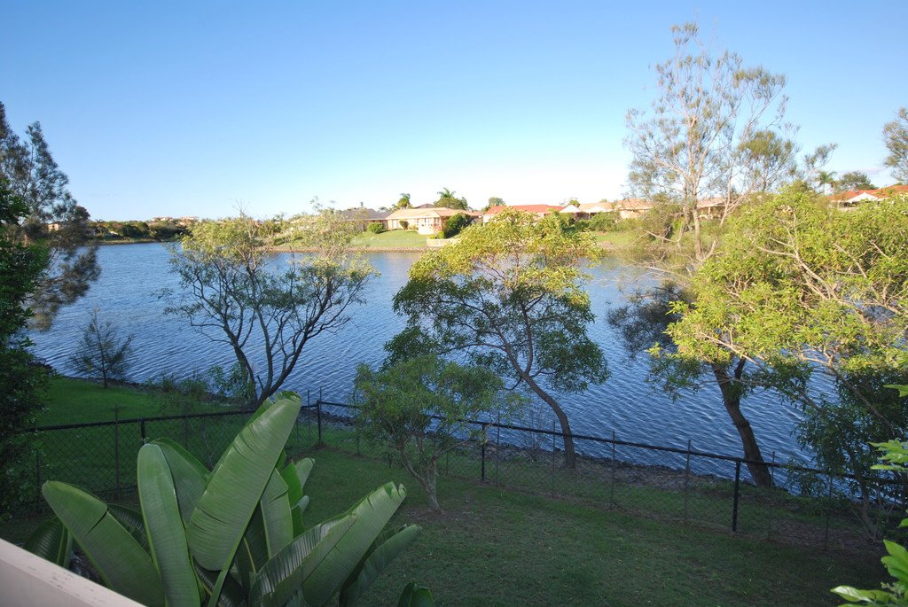 13 Southlake Drive VARSITY LAKES 16