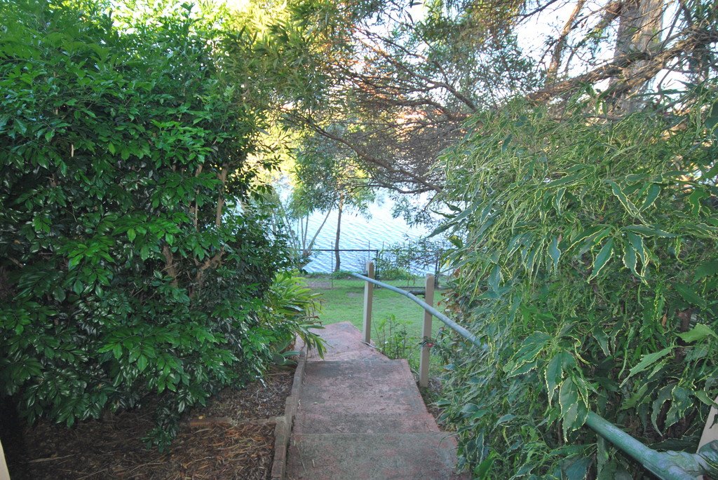 13 Southlake Drive VARSITY LAKES 17