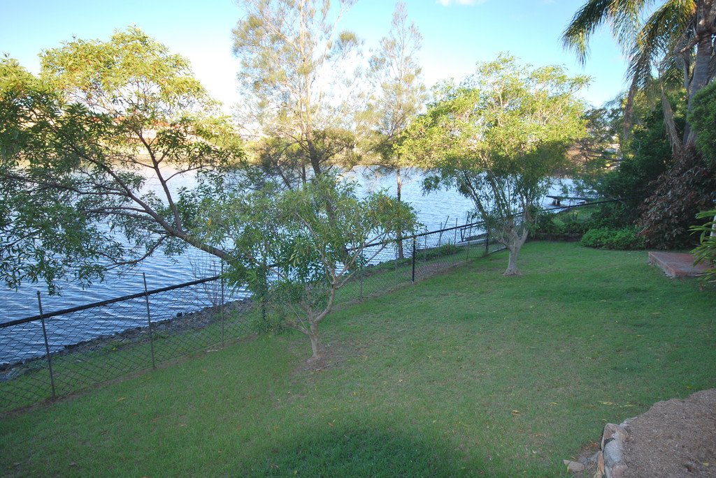 13 Southlake Drive VARSITY LAKES 20