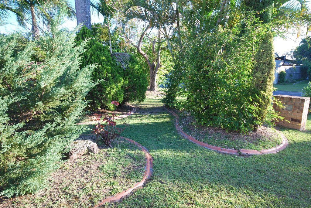 13 Southlake Drive VARSITY LAKES 21