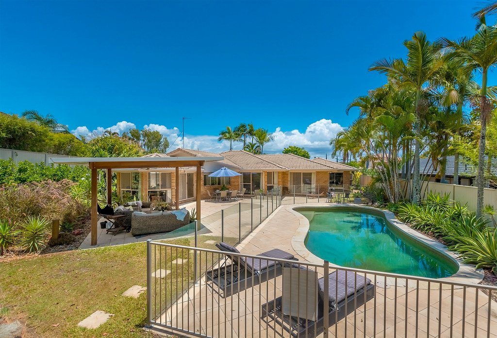 13 St Ives Drive ROBINA 1
