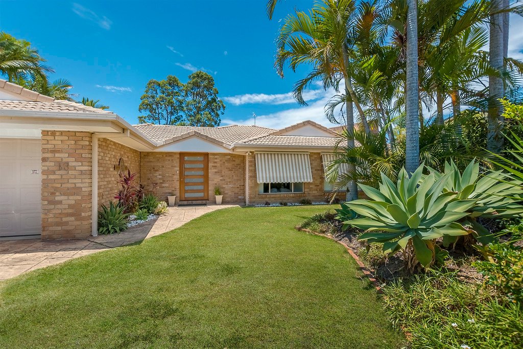 13 St Ives Drive ROBINA 12