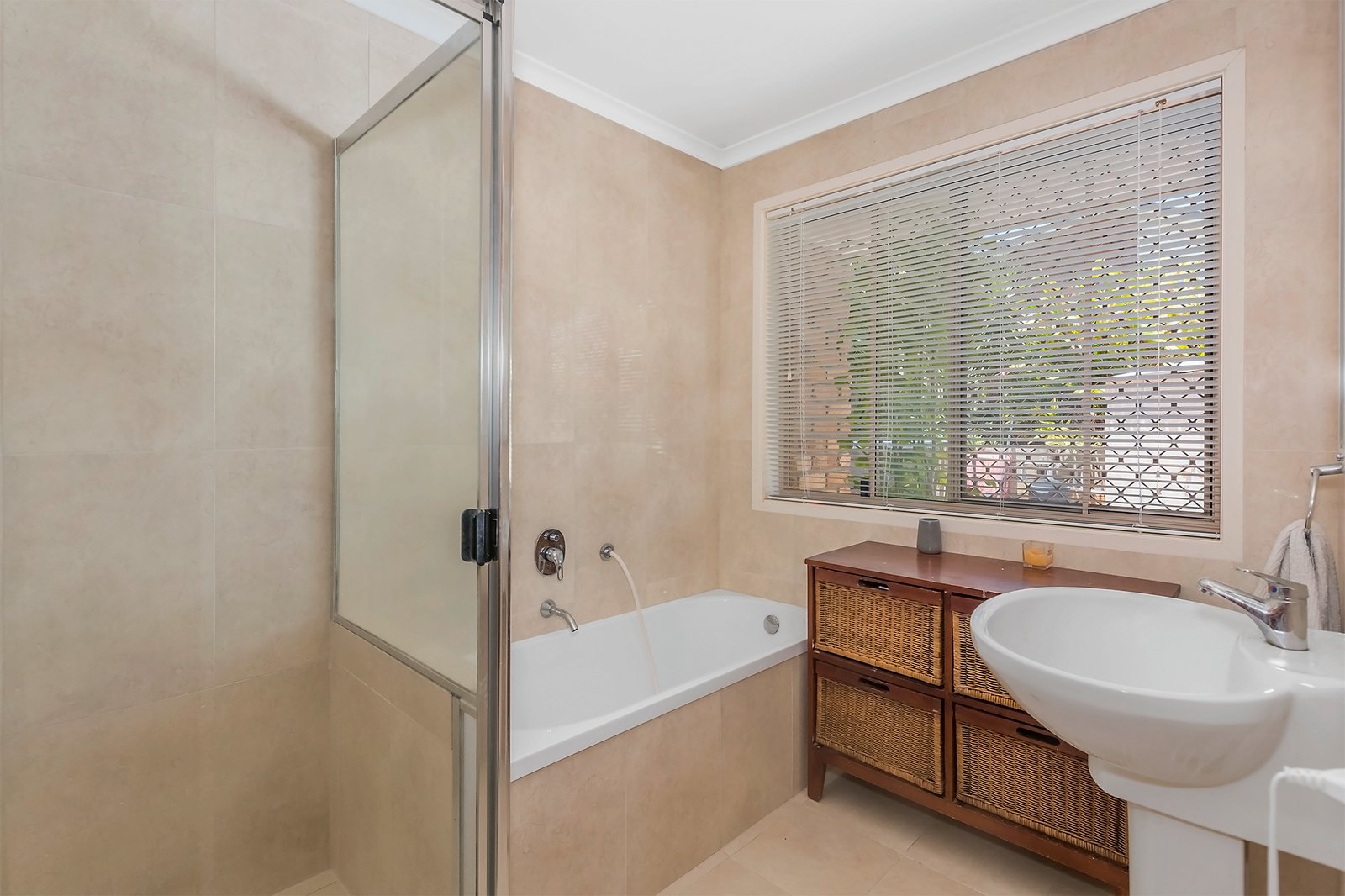 13 St Ives Drive ROBINA 9