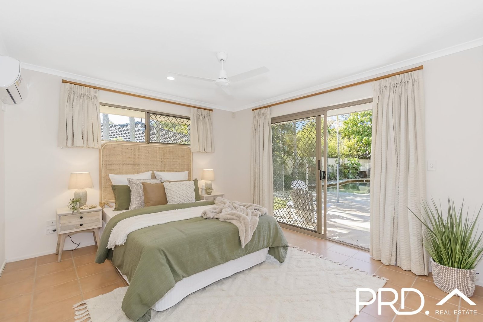 13 St Ives Drive ROBINA 8