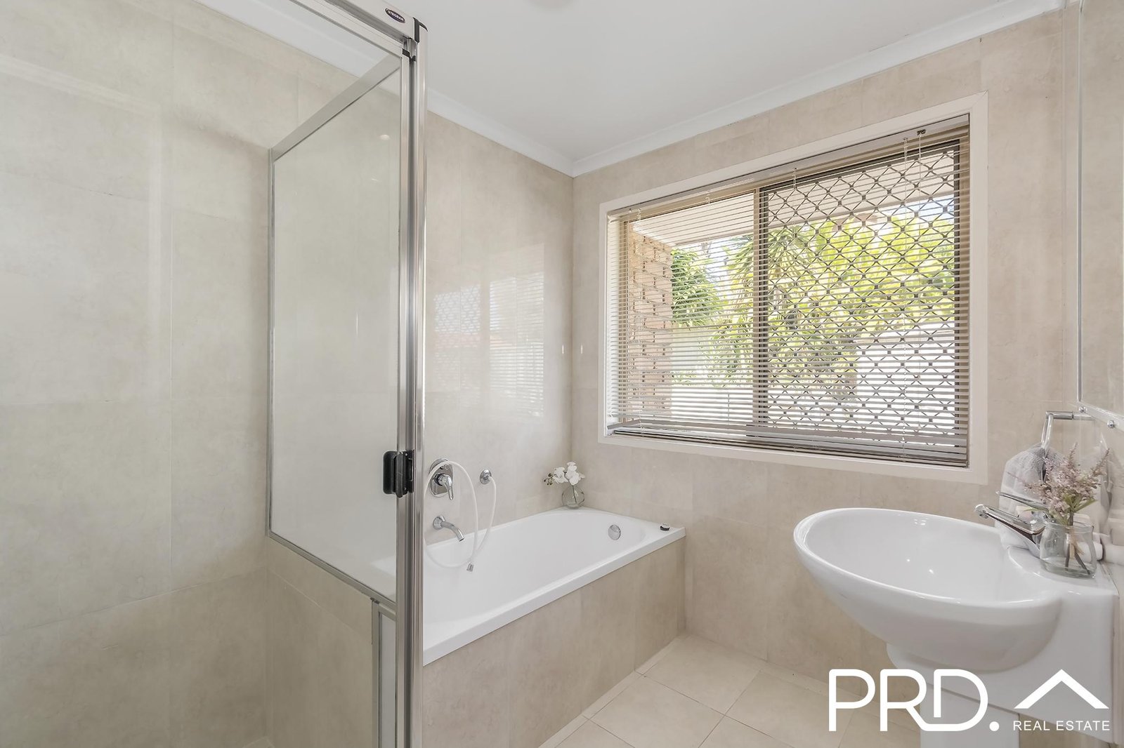 13 St Ives Drive ROBINA 9