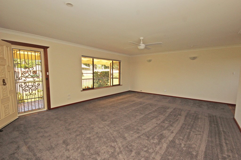 13 Teatree Close LAKEWOOD 3