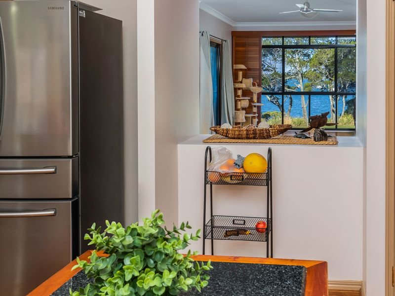 13 THE Boulevard REDLAND BAY 8