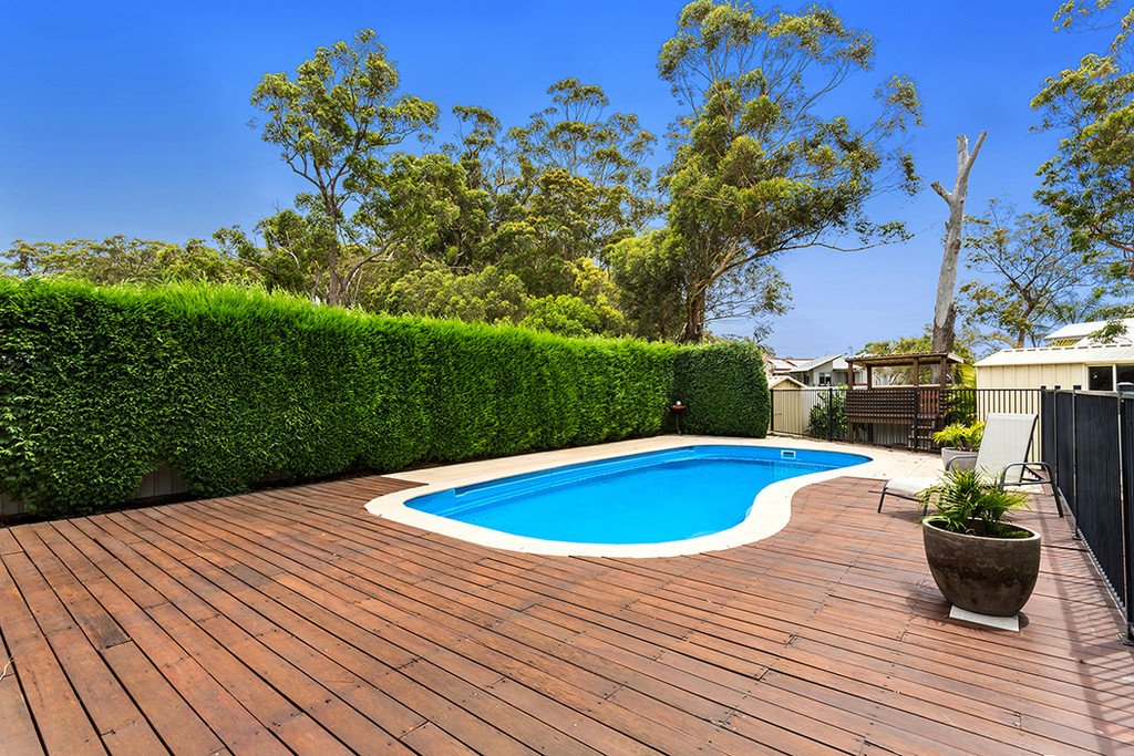 13 The Breakwater  CORLETTE 22