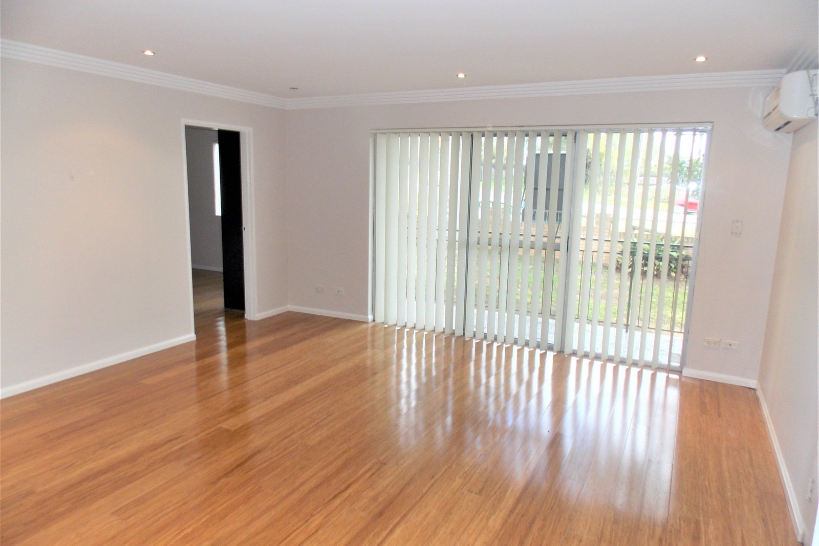 1/3 The Crescent Penrith 1