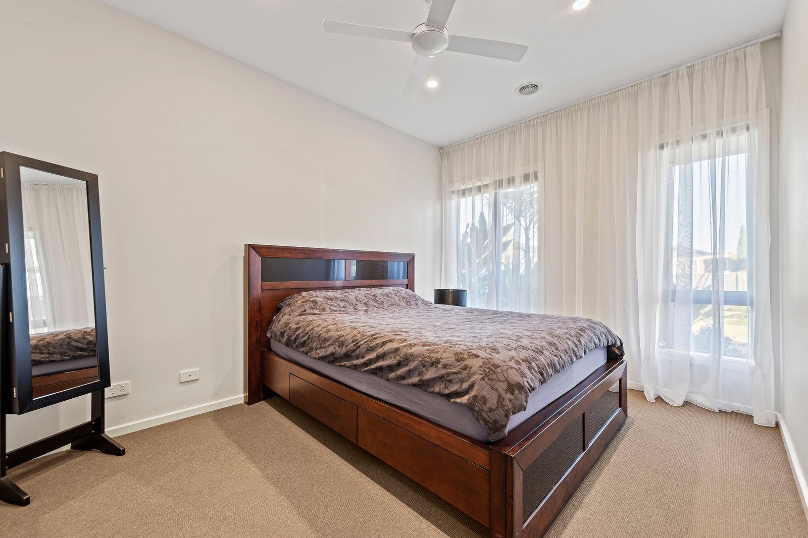Gallery: 13 Trafalgar Walk