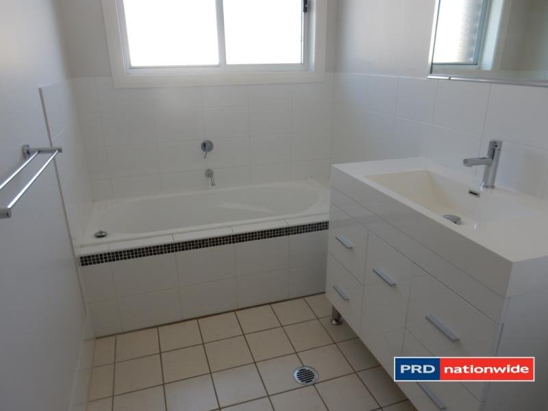 13 Tulipwood Crescent TAMWORTH 3