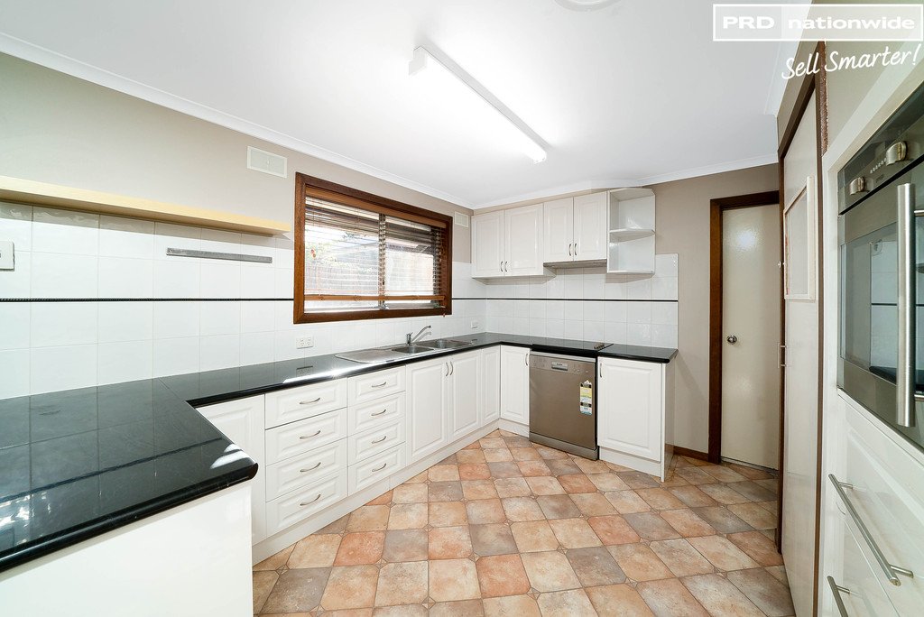 13 Undurra Drive GLENFIELD PARK 2