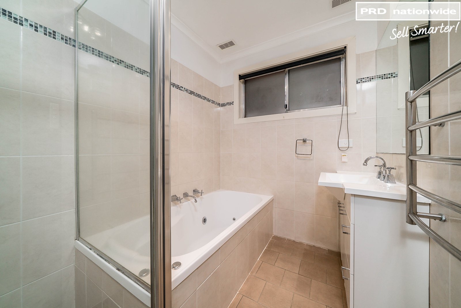 13 Undurra Drive GLENFIELD PARK 11