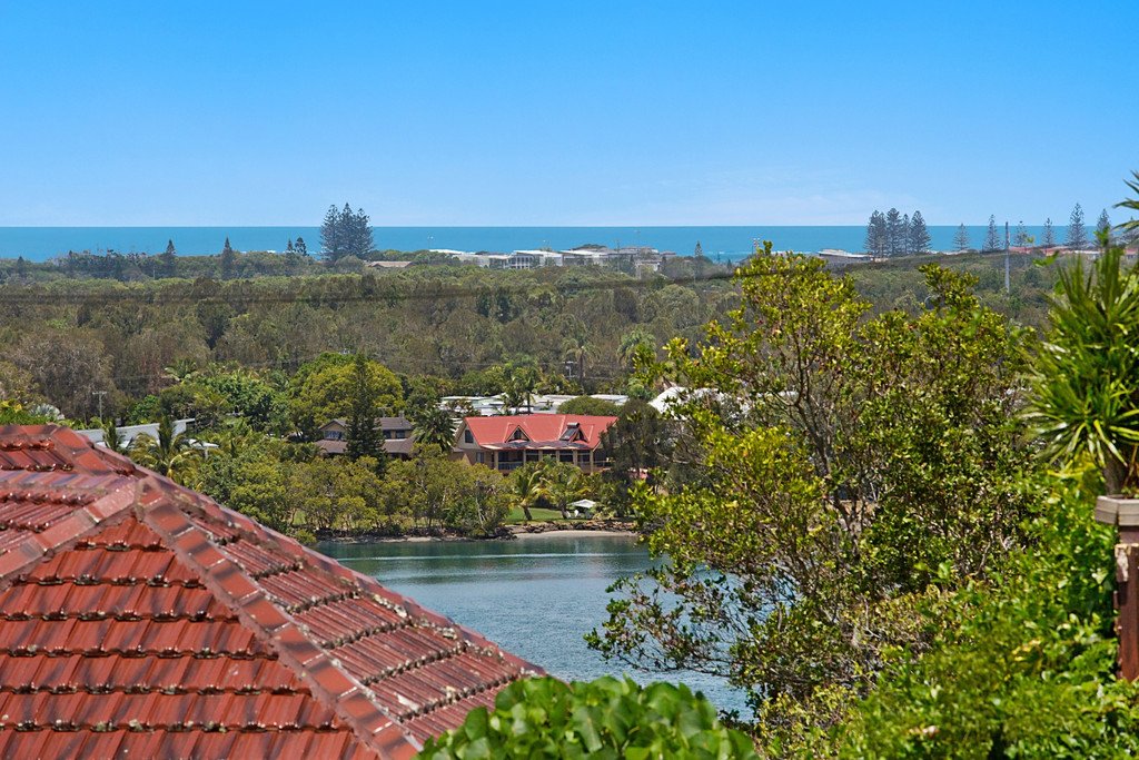 13 Uniacke Drive BANORA POINT 2
