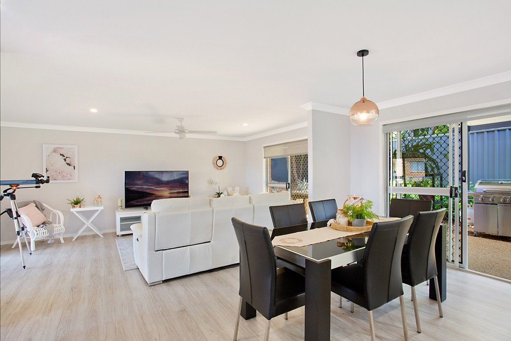 13 Uniacke Drive BANORA POINT 6