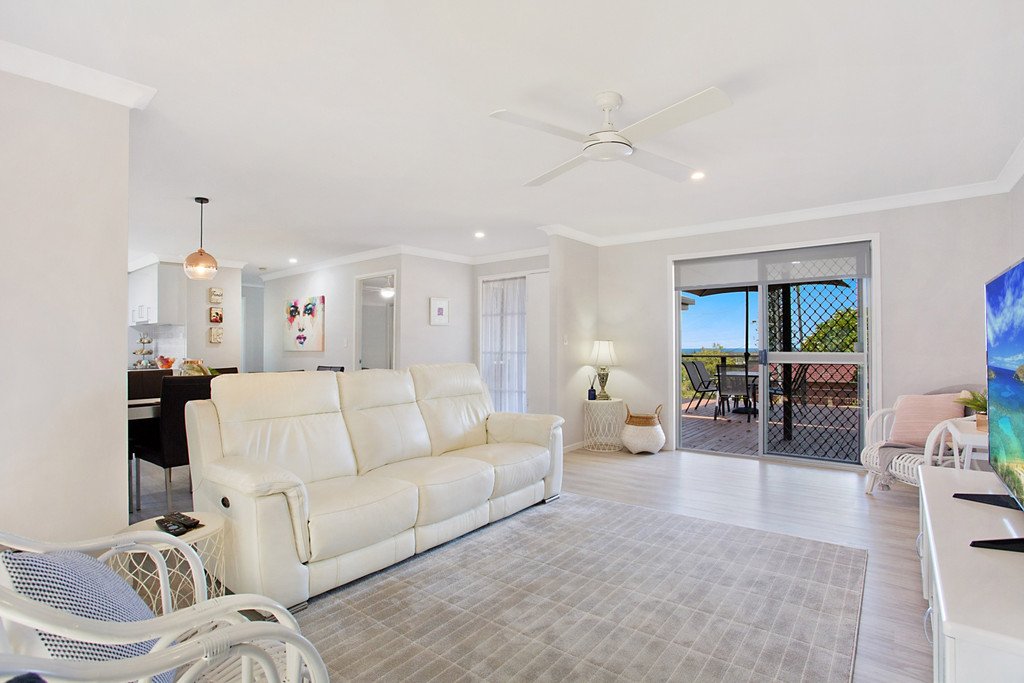 13 Uniacke Drive BANORA POINT 7