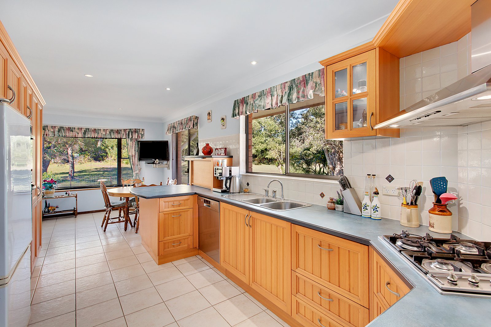 13 Unique Close CAMDEN HEAD 3