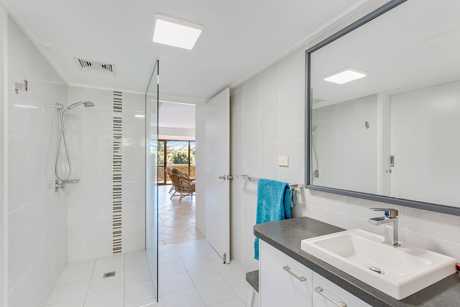 13 Unique Close CAMDEN HEAD 13