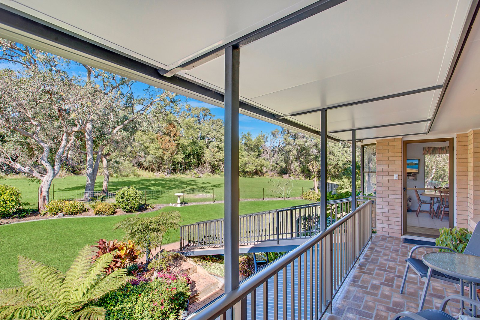 13 Unique Close CAMDEN HEAD 18