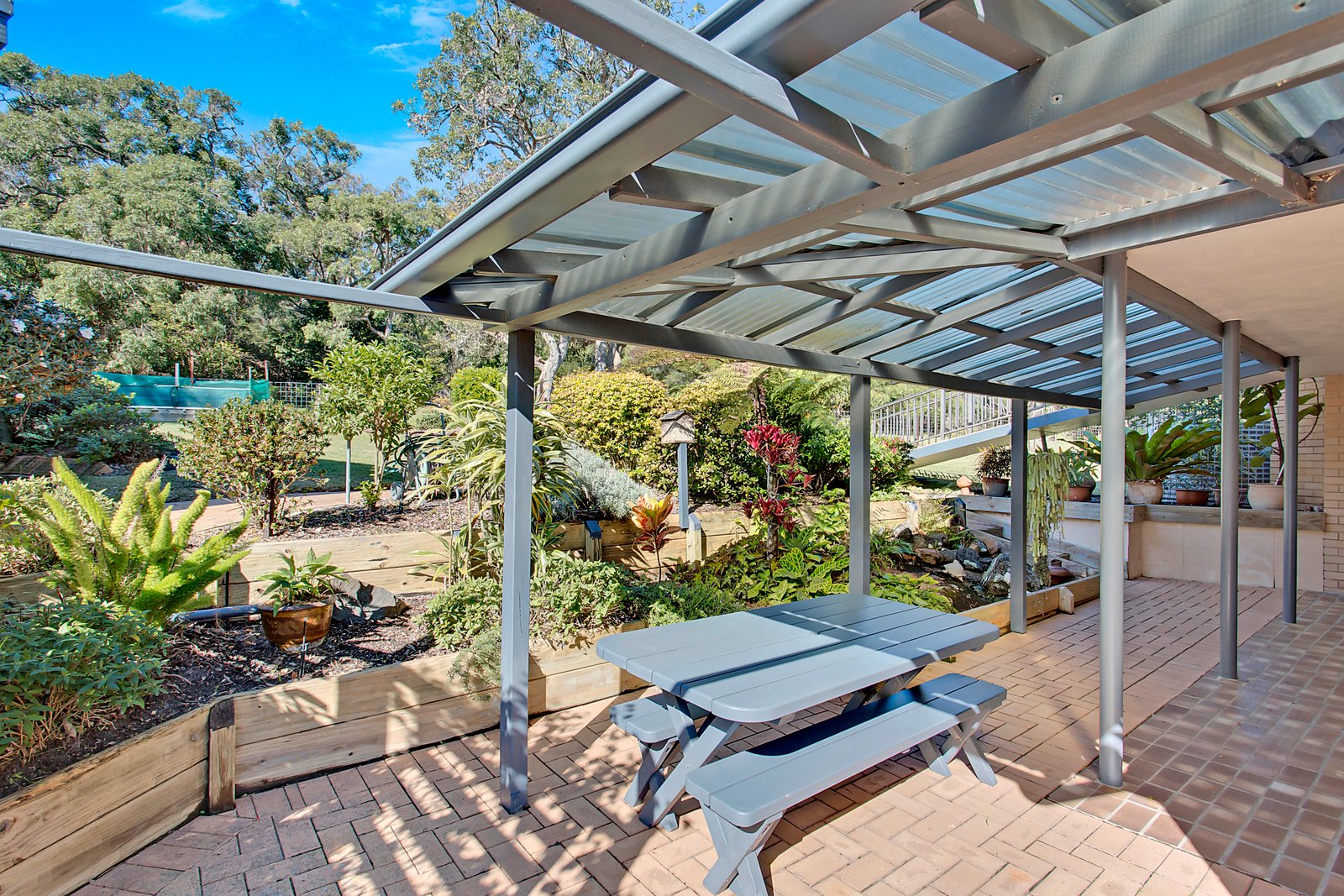 13 Unique Close CAMDEN HEAD 19