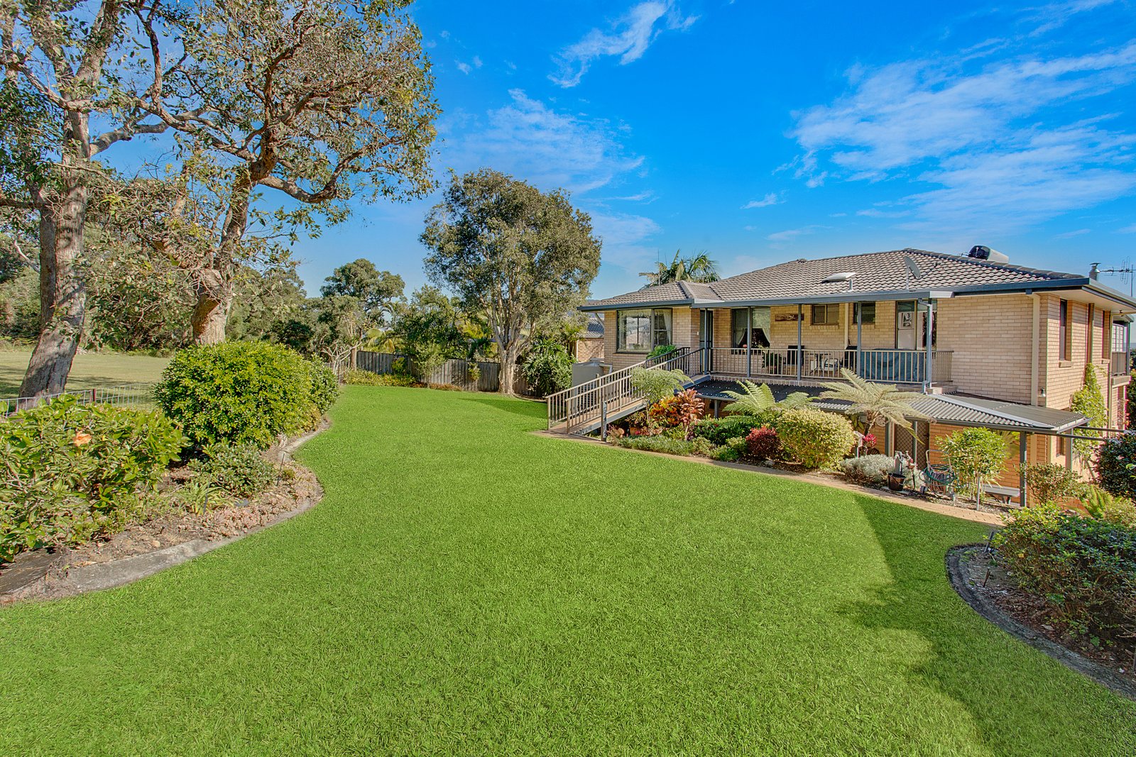 13 Unique Close CAMDEN HEAD 22