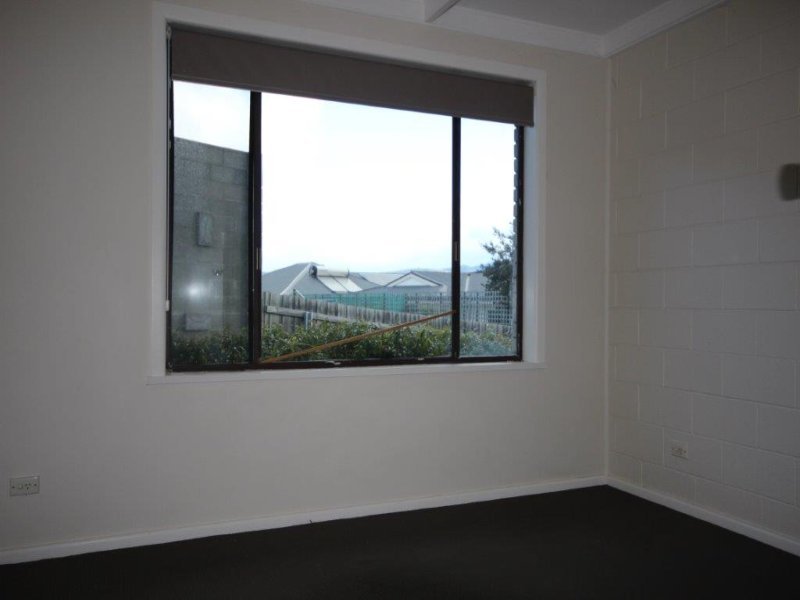 1/3 Veronica Street BELLERIVE 8