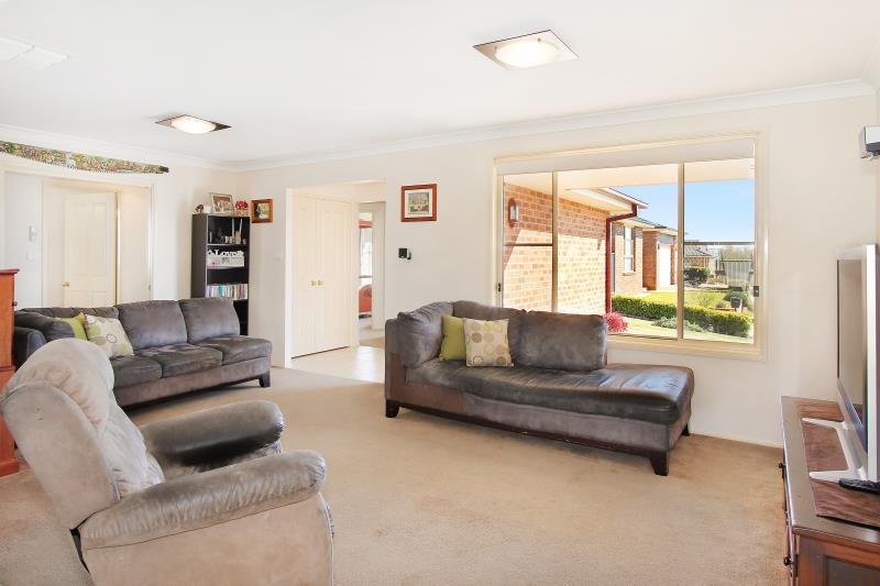 13 Warburton Drive TAMWORTH 2