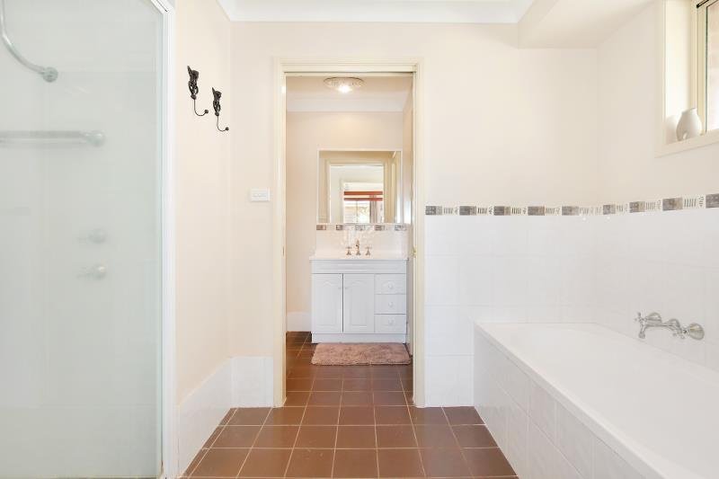 13 Warburton Drive TAMWORTH 8