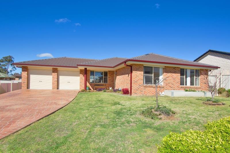13 Warburton Drive TAMWORTH 1