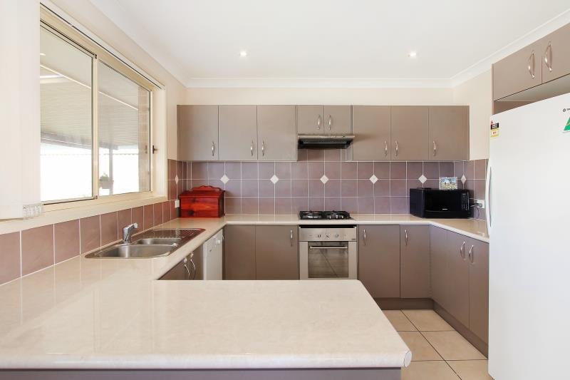 13 Warburton Drive TAMWORTH 3