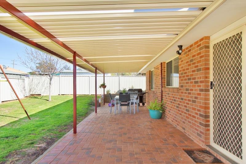 13 Warburton Drive TAMWORTH 4