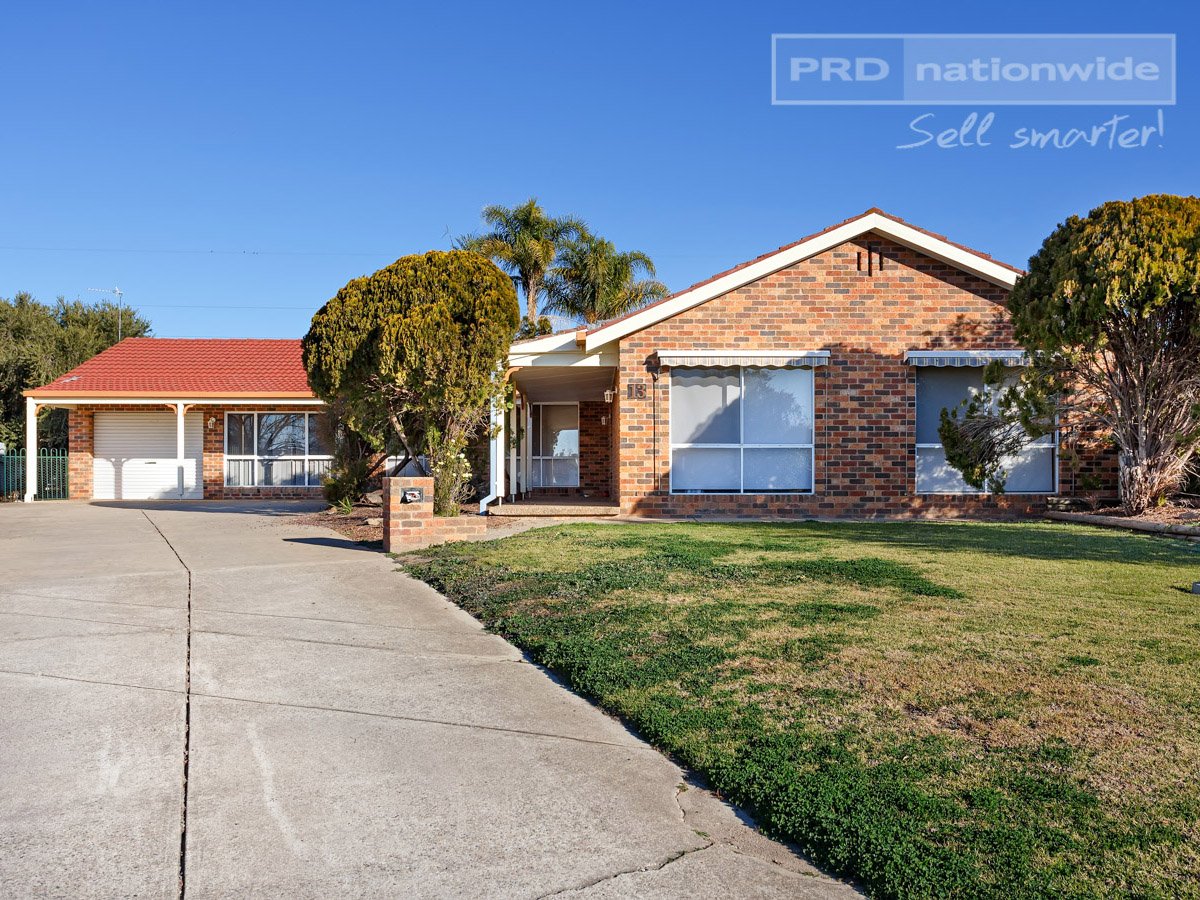 13 Warrambool Crescent GLENFIELD PARK 1