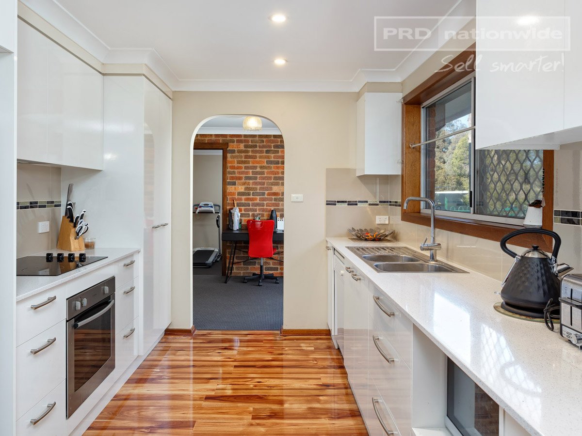 13 Warrambool Crescent GLENFIELD PARK 3
