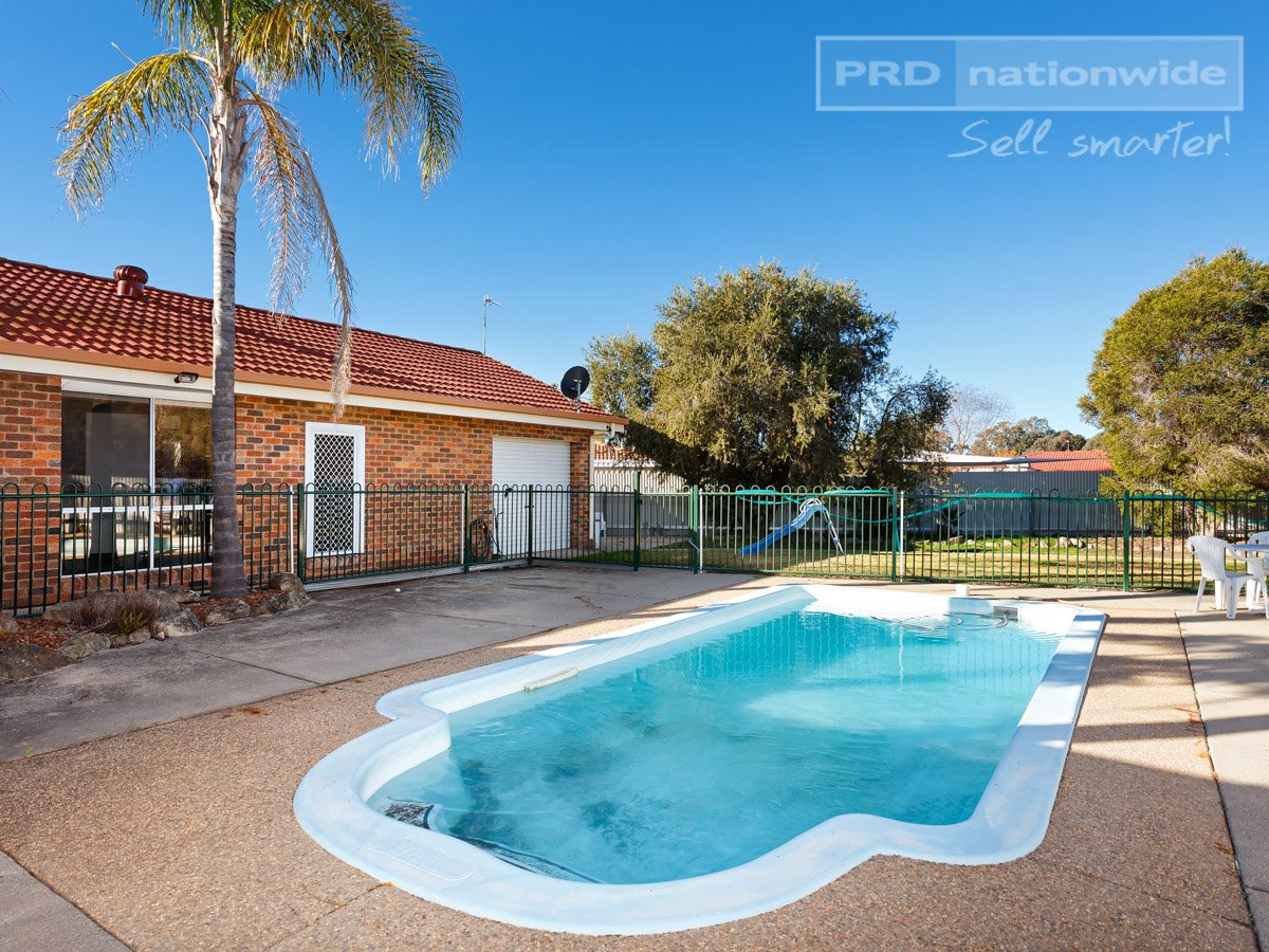 13 Warrambool Crescent GLENFIELD PARK 4