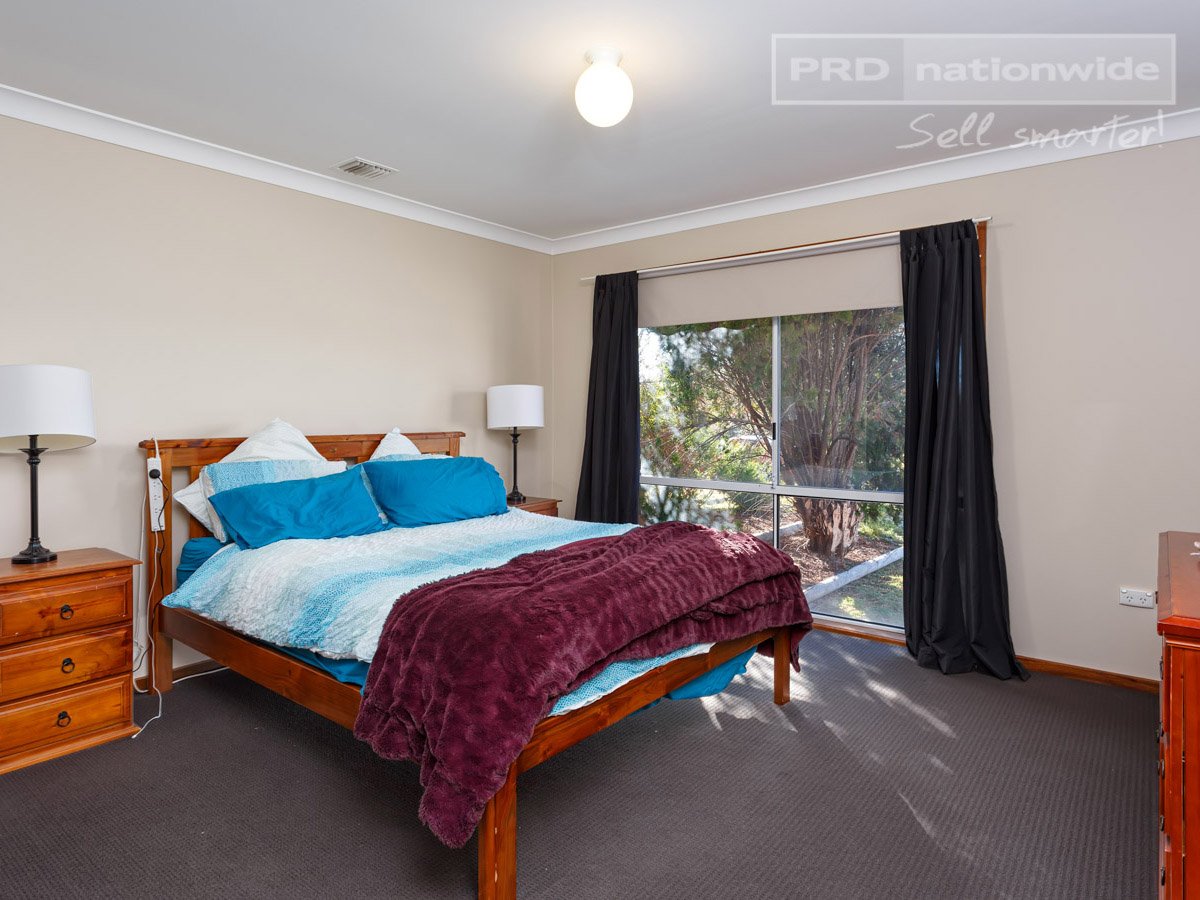 13 Warrambool Crescent GLENFIELD PARK 6
