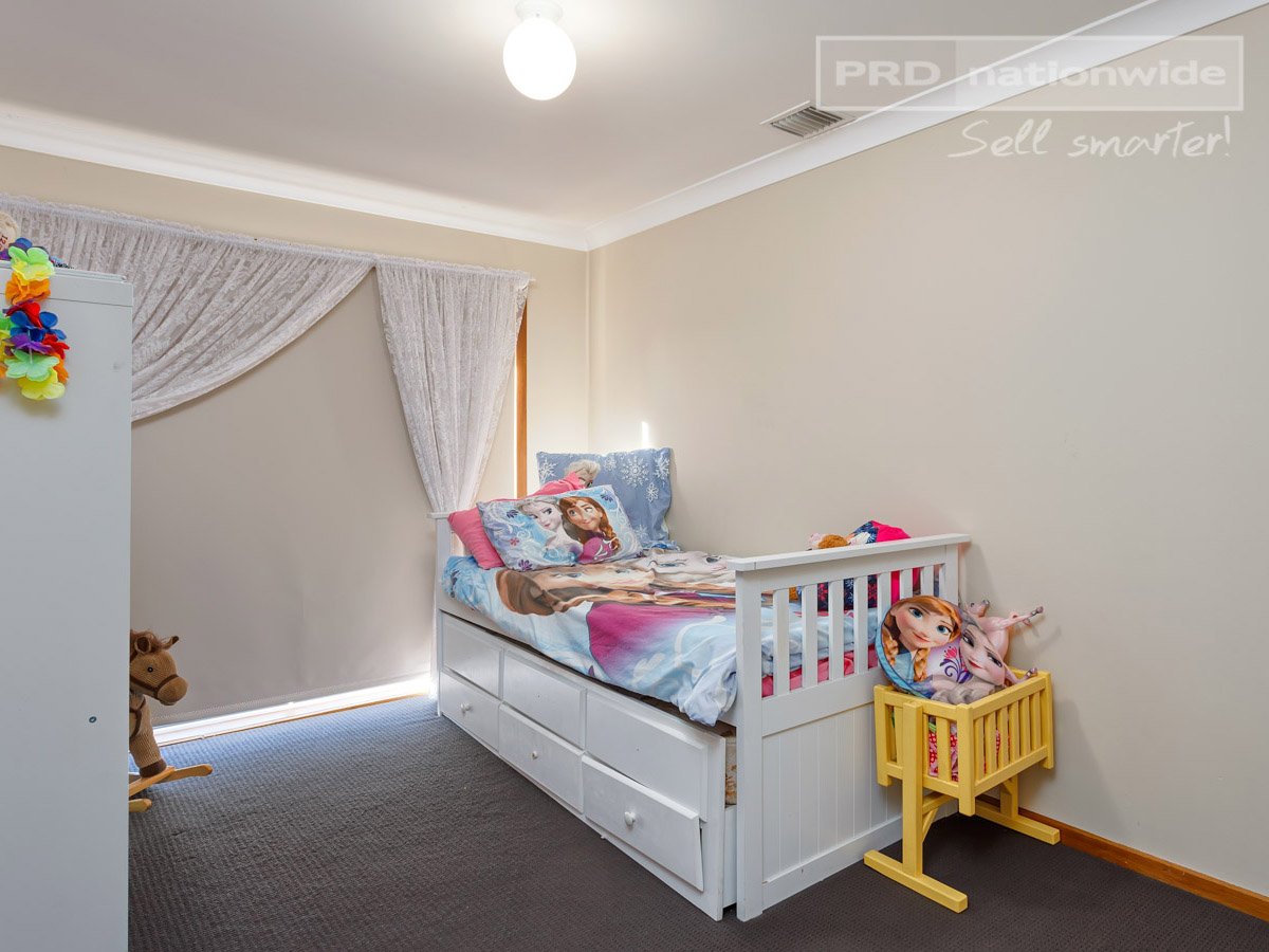 13 Warrambool Crescent GLENFIELD PARK 7