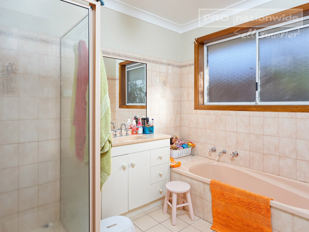 13 Warrambool Crescent GLENFIELD PARK 9