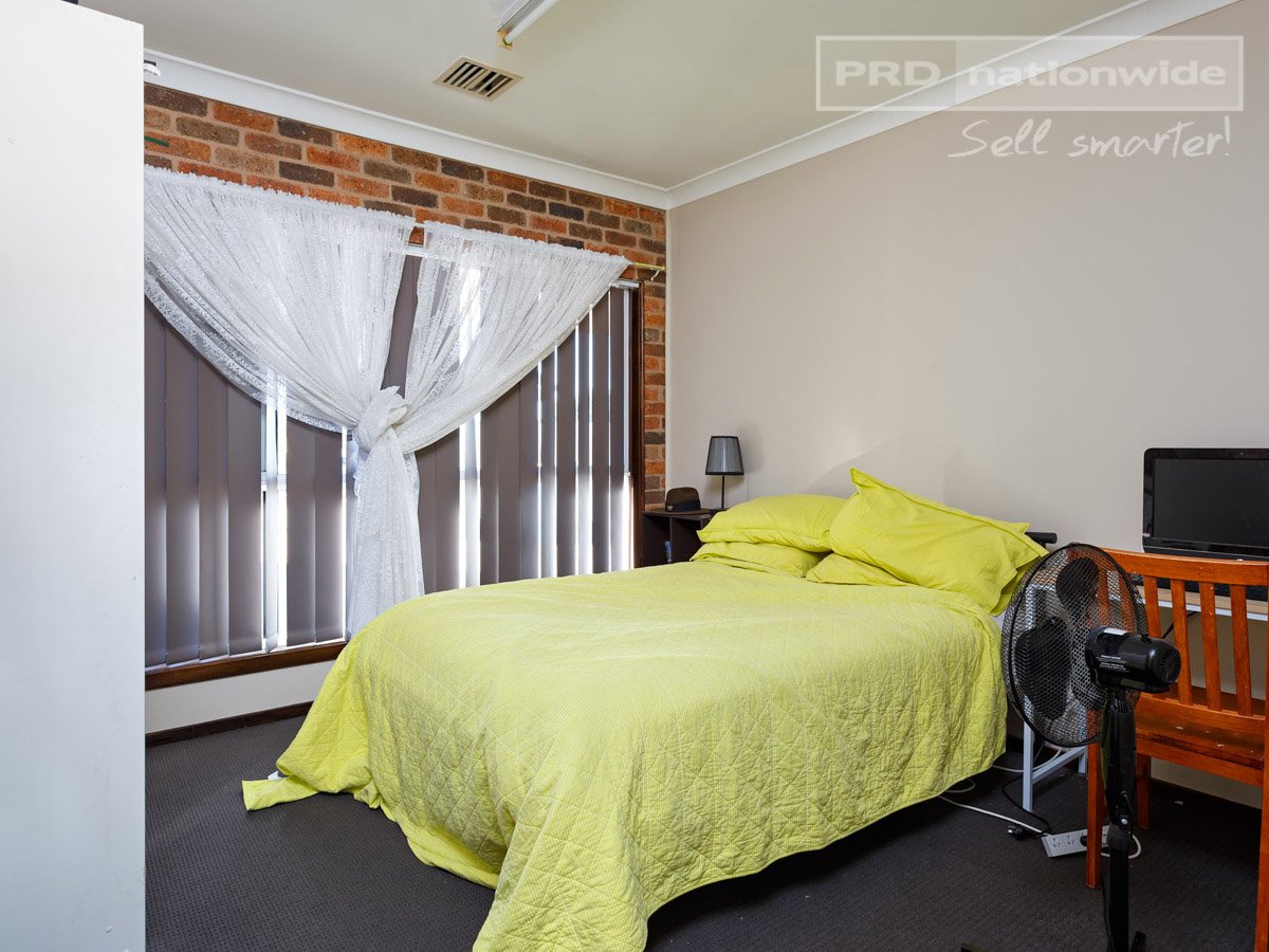 13 Warrambool Crescent GLENFIELD PARK 10