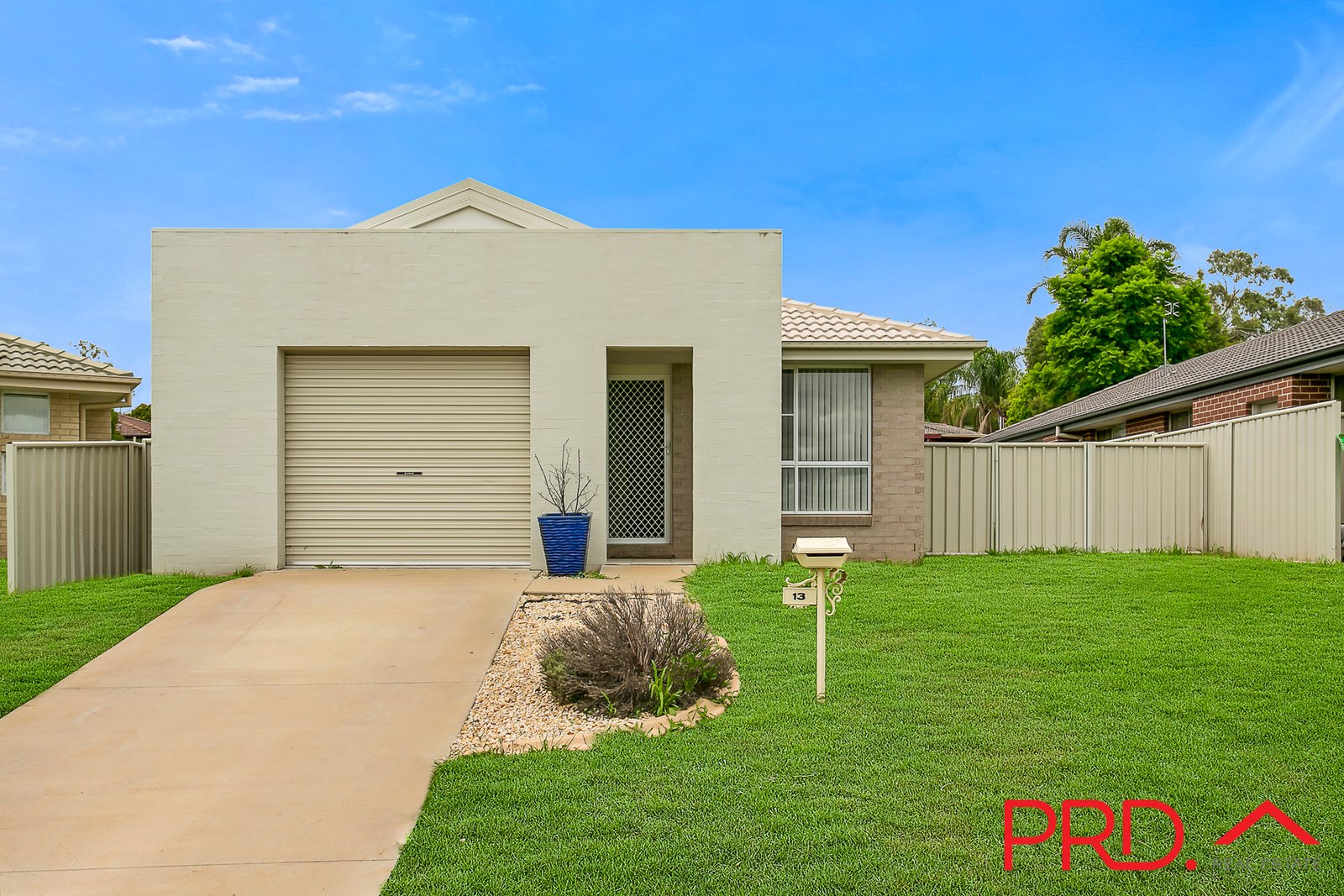 13 Water Gum Close TAMWORTH 1
