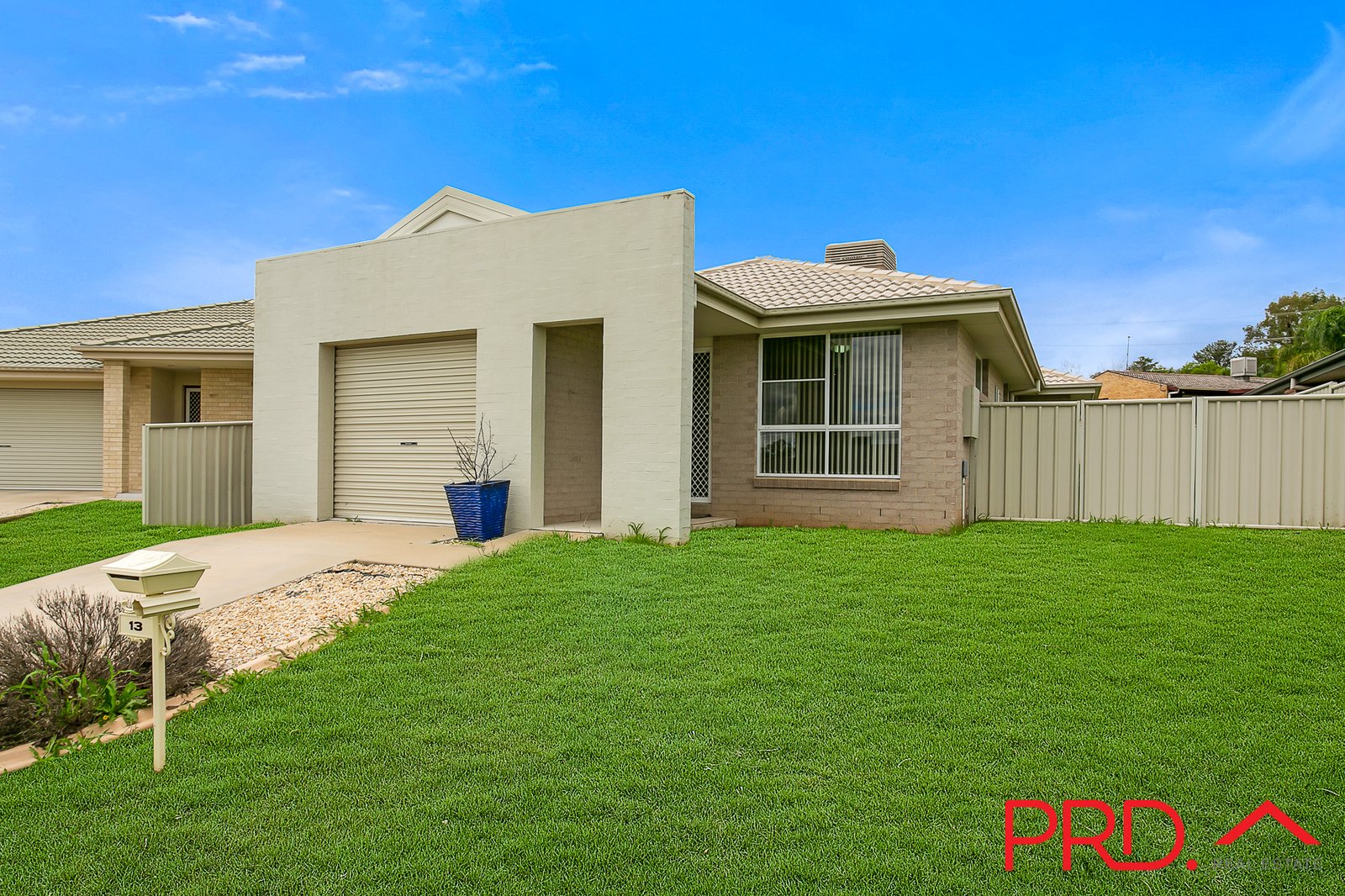 13 Water Gum Close TAMWORTH 2