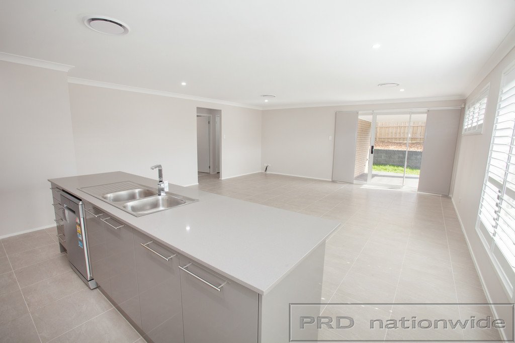 13 Watervale Circuit CHISHOLM 3