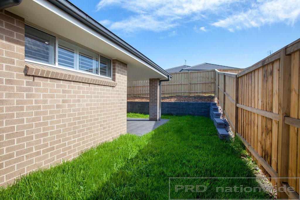 13 Watervale Circuit CHISHOLM 19