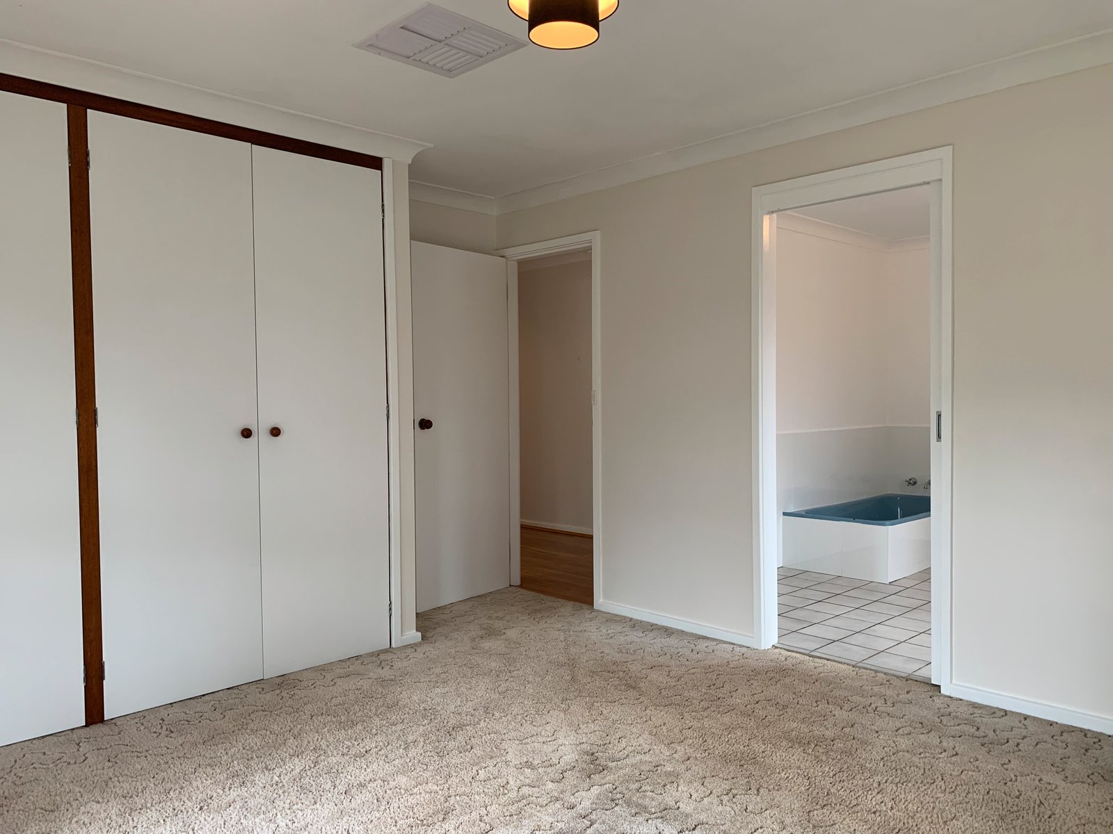13 Wattle Crescent TUMUT 9