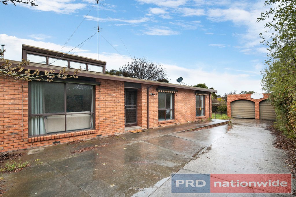 13 Whitelaw Avenue DELACOMBE 3