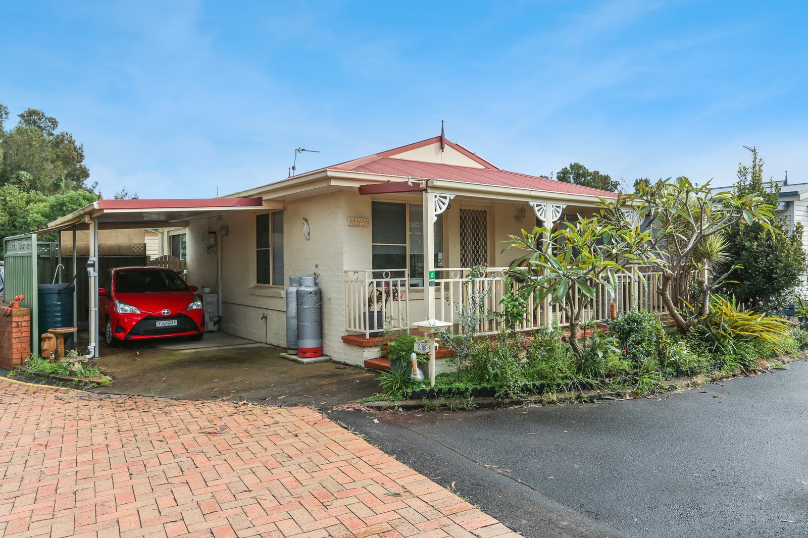 13 Willow Crescent KANAHOOKA 1